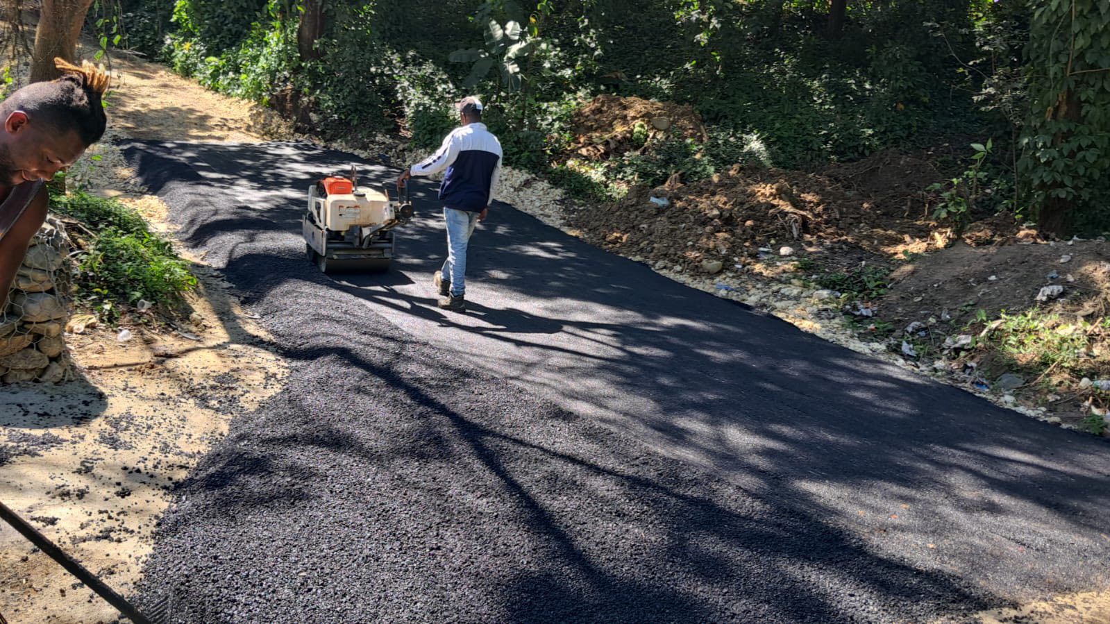 Asfaltado de Entrada Baden el Cobre