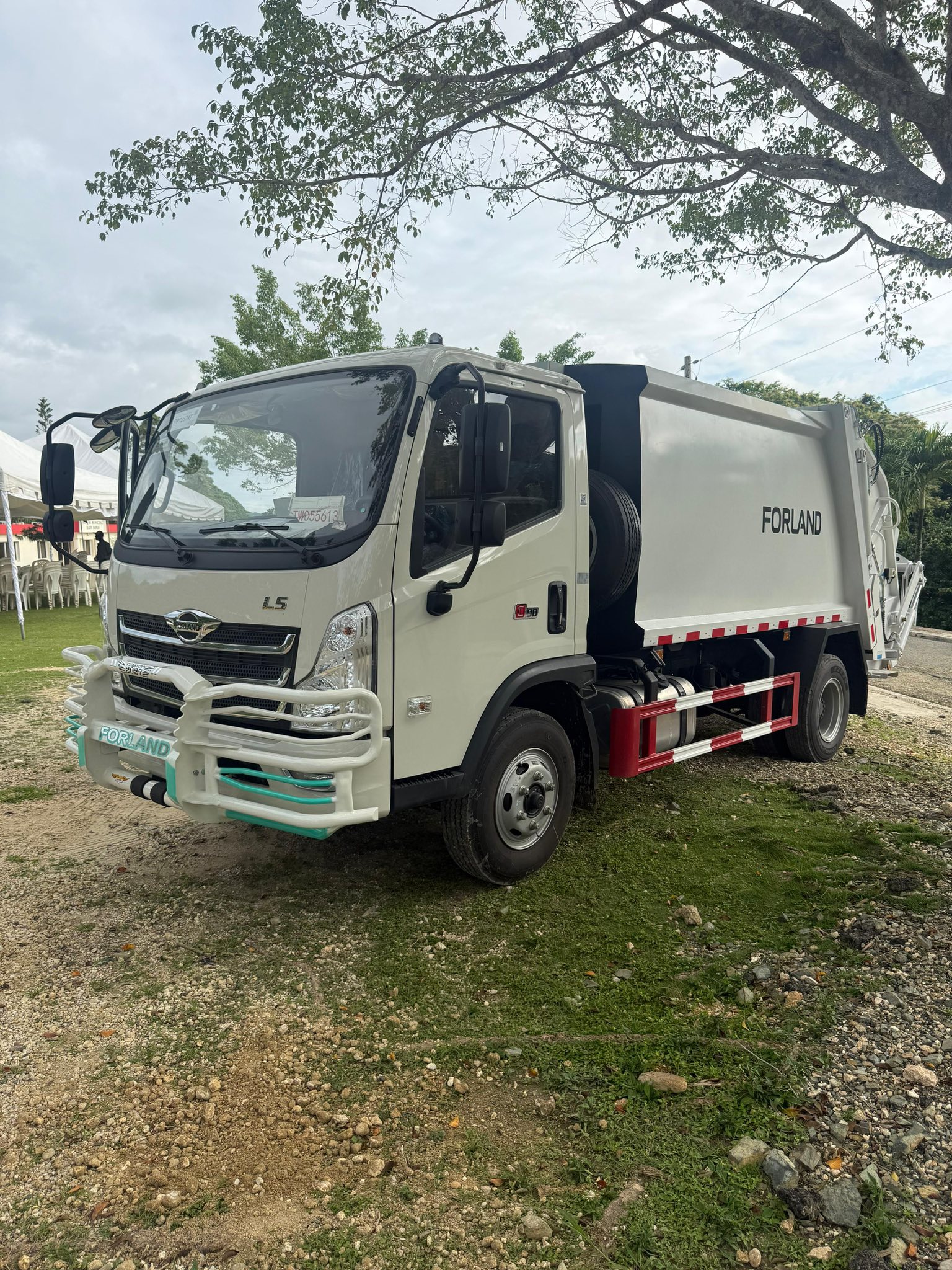 Junta Municipal Hato Damas recibe un nuevo camión compactador de basura